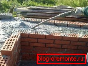 Пълнене на монолитен пенобетон Пълнене на монолитен пенобетон