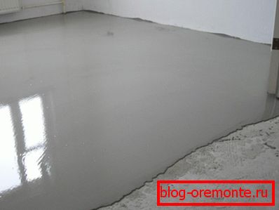 Изсипване на саморазливна смес Изсипване на саморазливна смес