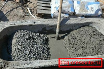 Смесване на бетона ръчно. Смесване на бетона ръчно.