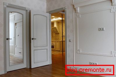 Огледалото запълва дървена превръзка от плат Огледалото запълва дървена превръзка от плат